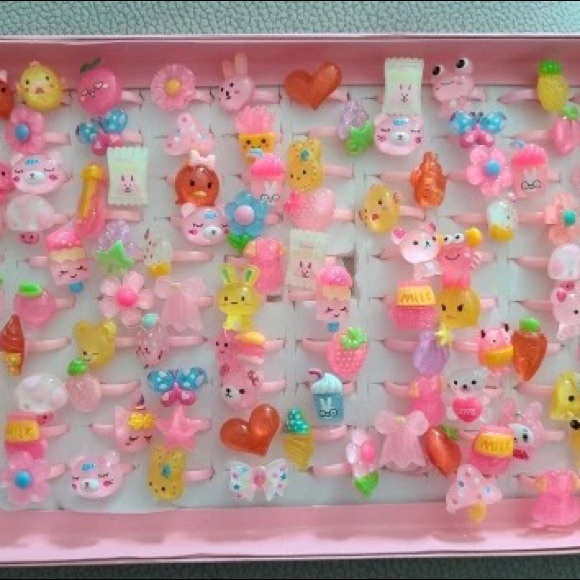 Girls rings resin 10 PC SET cute pink cartoon small random character - Picture 6 of 6